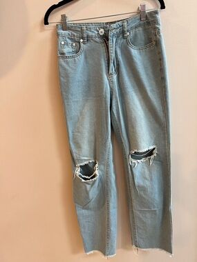 Light Wash Distressed Knee Ripped Jeans With Back Pocket Details Hearts & Flames